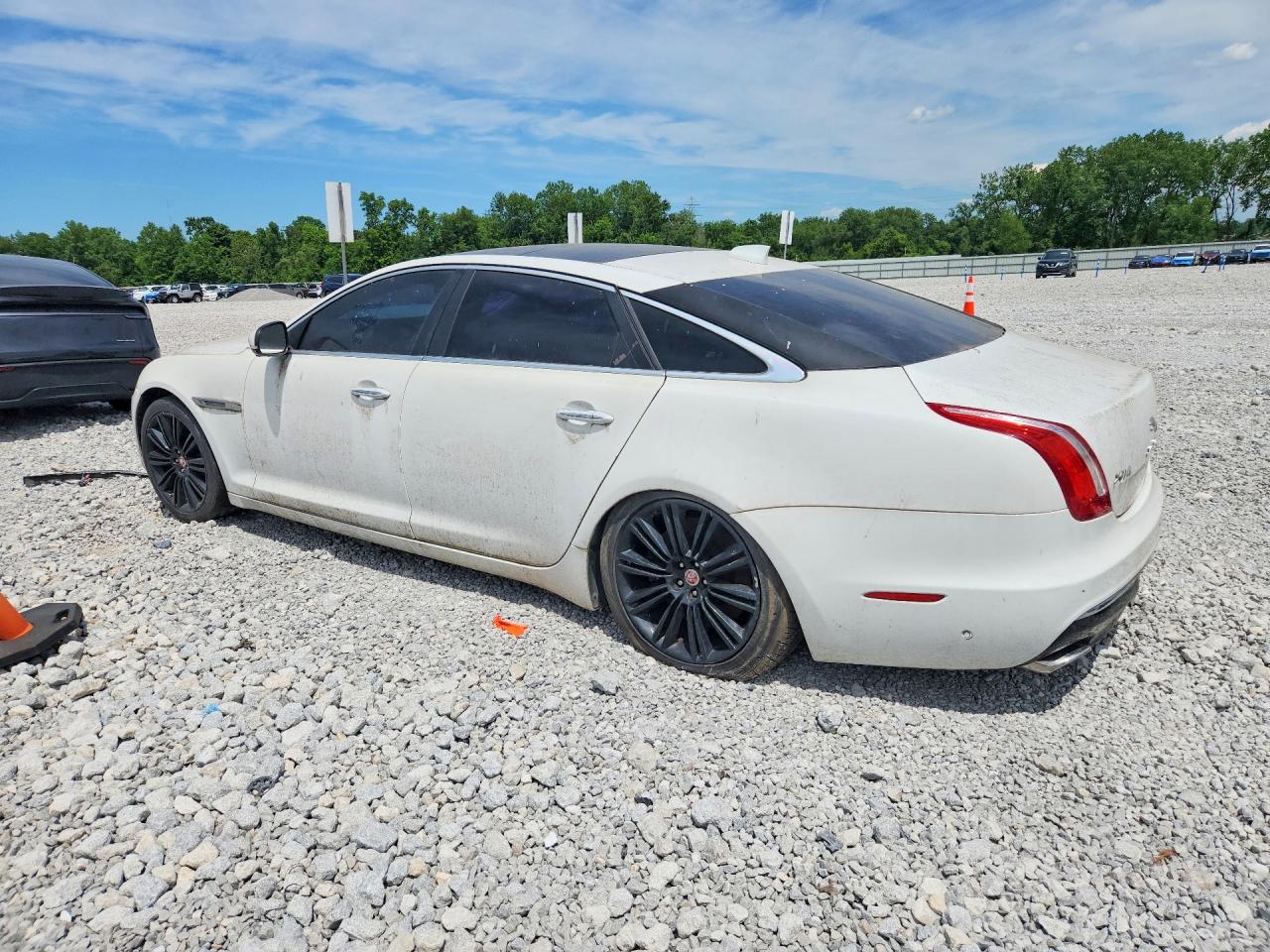 2016 JAGUAR XJ