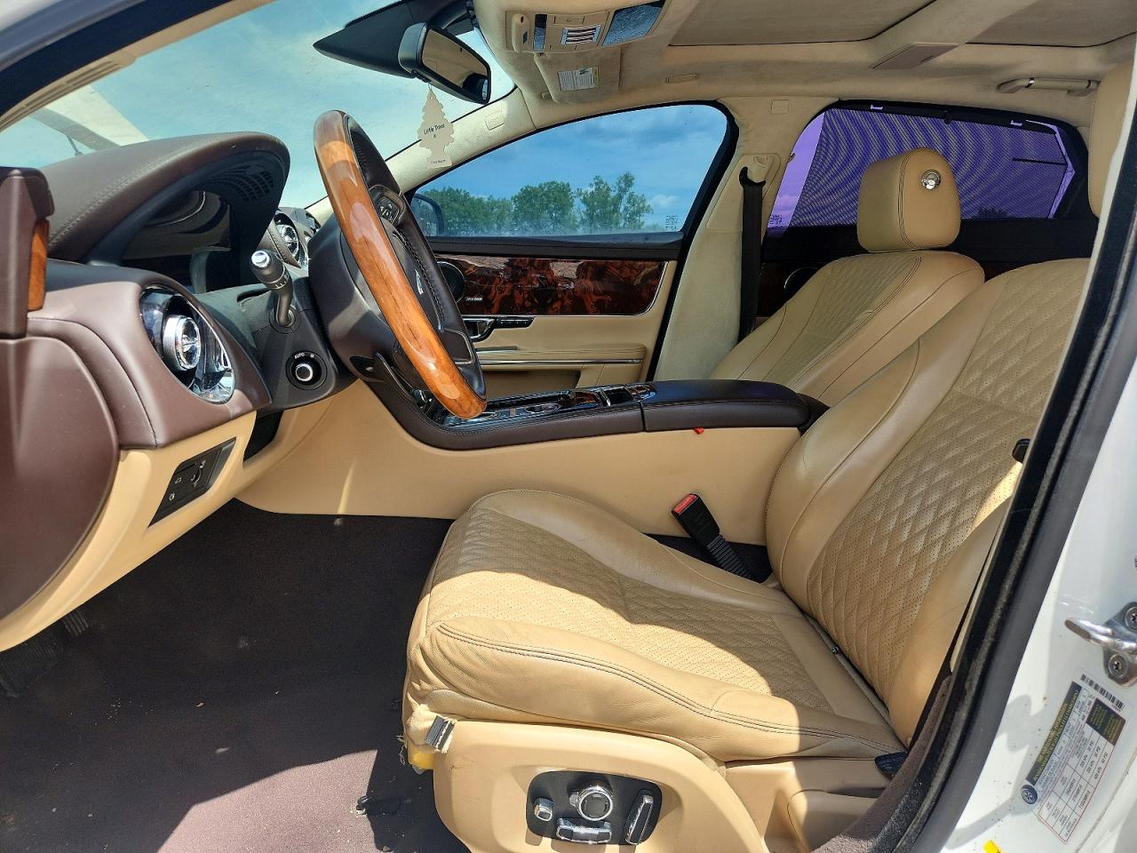 2016 JAGUAR XJ