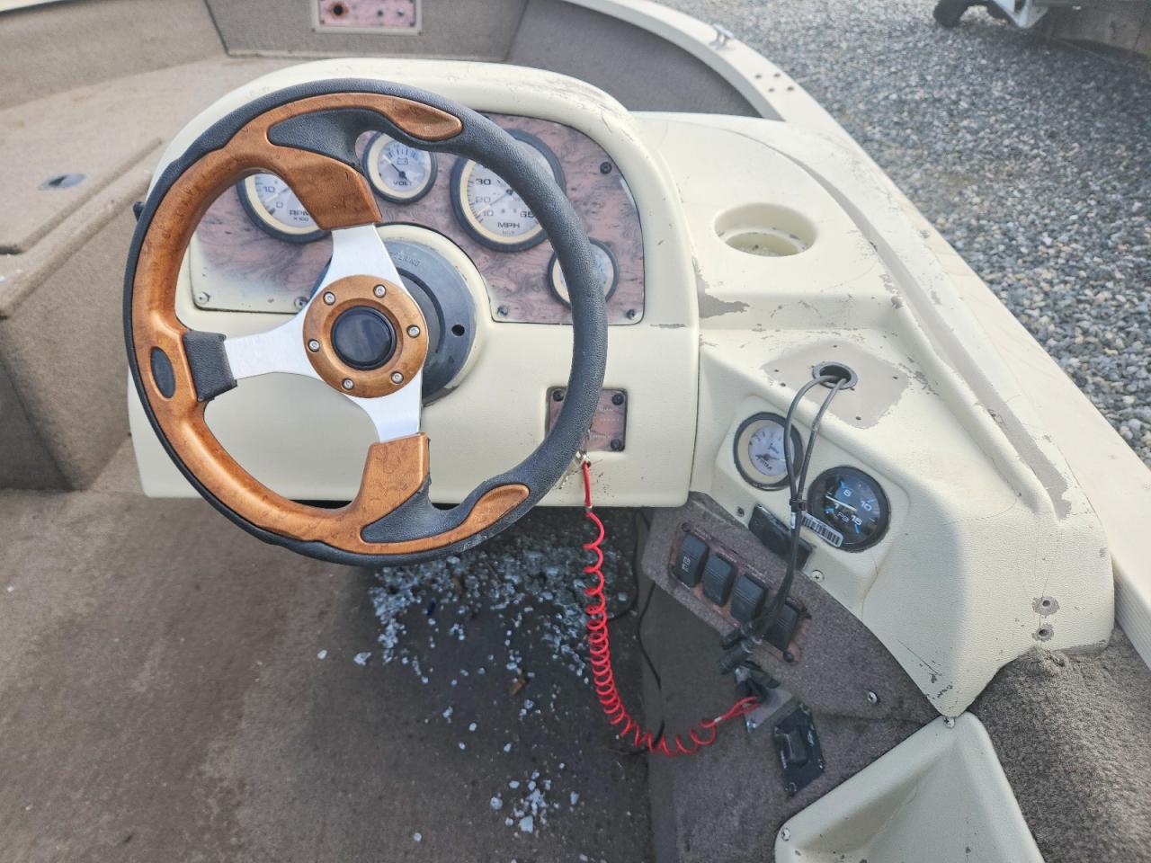 2001 TRACKER