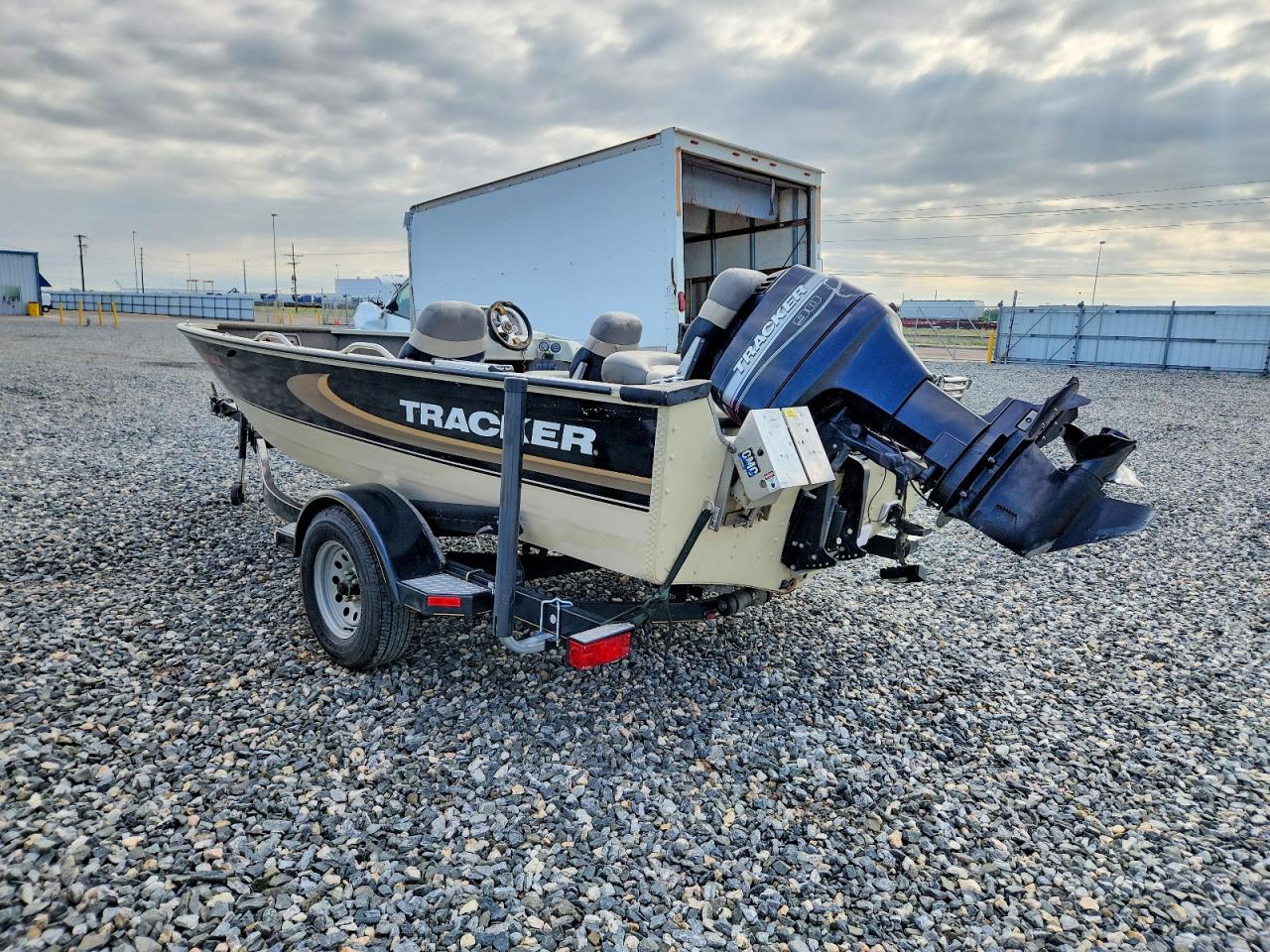 2001 TRACKER