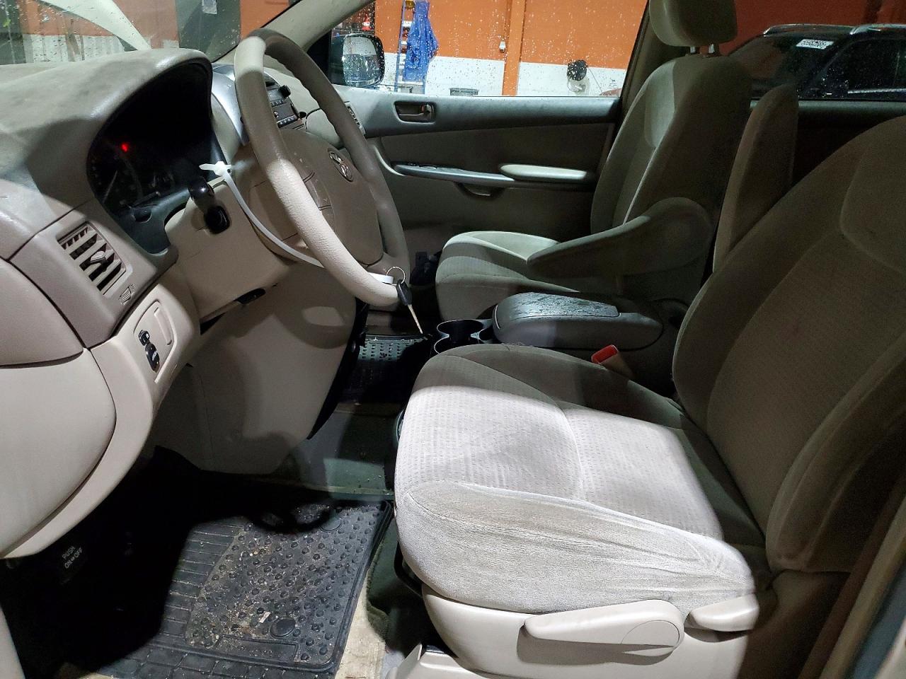 2008 TOYOTA SIENNA