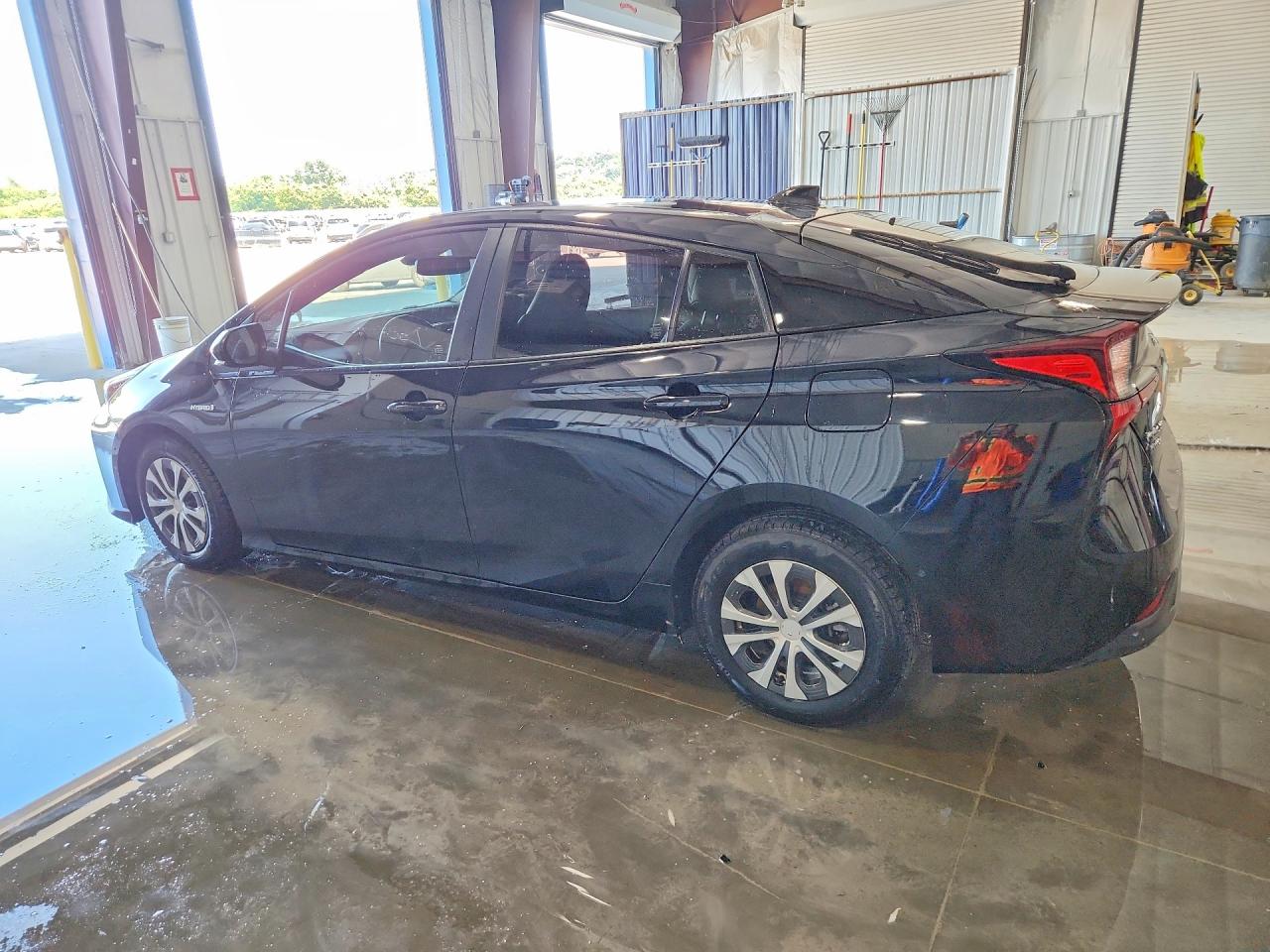2022 TOYOTA PRIUS