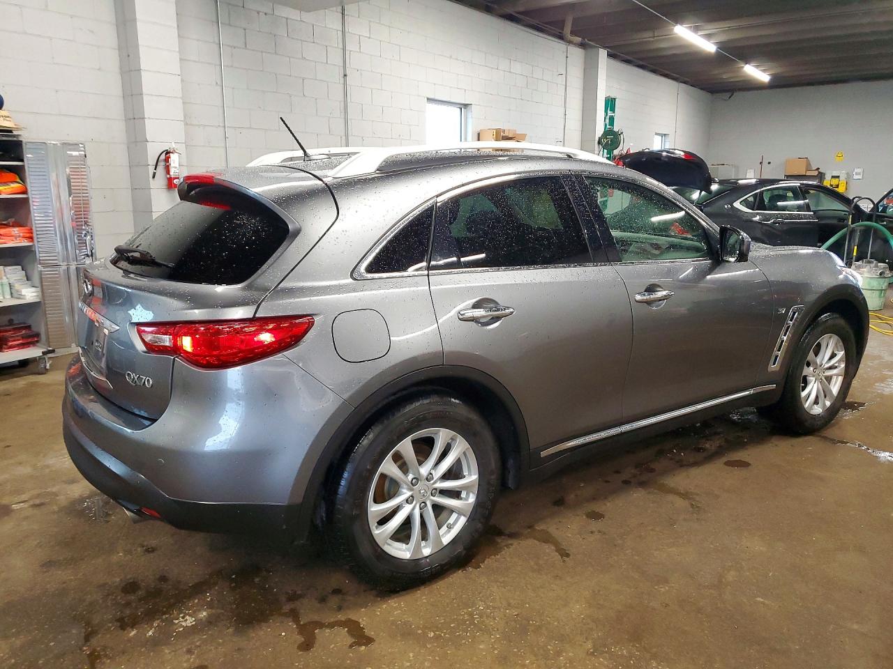 2017 INFINITI QX70 BASE