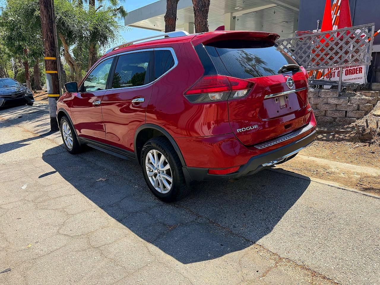 2017 NISSAN ROGUE
