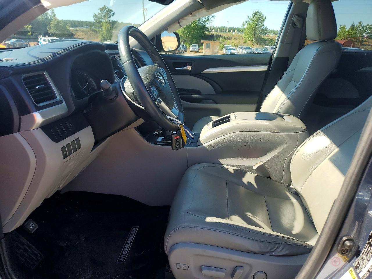 2016 TOYOTA HIGHLANDER