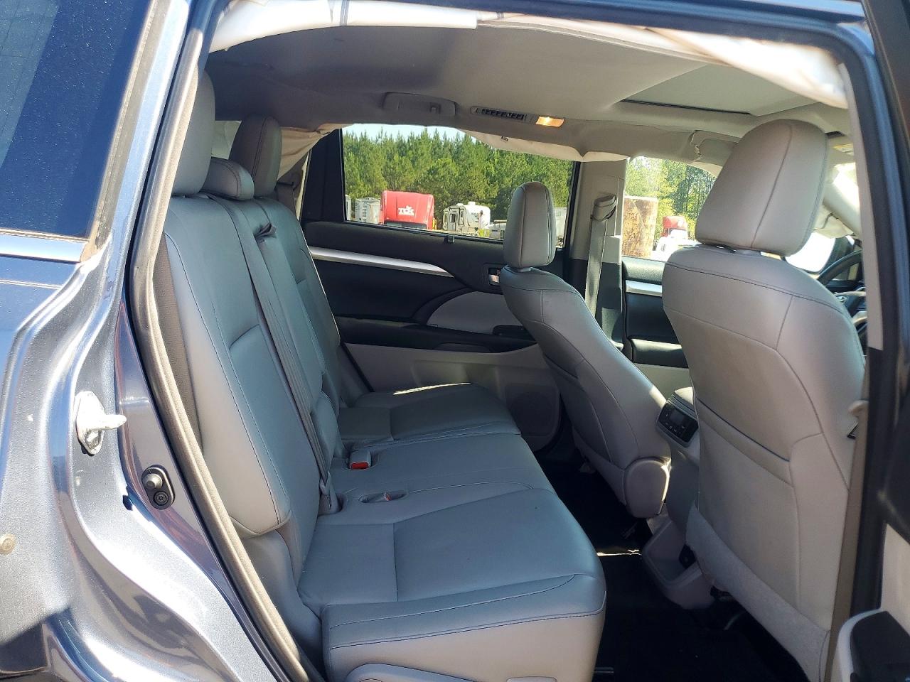 2016 TOYOTA HIGHLANDER