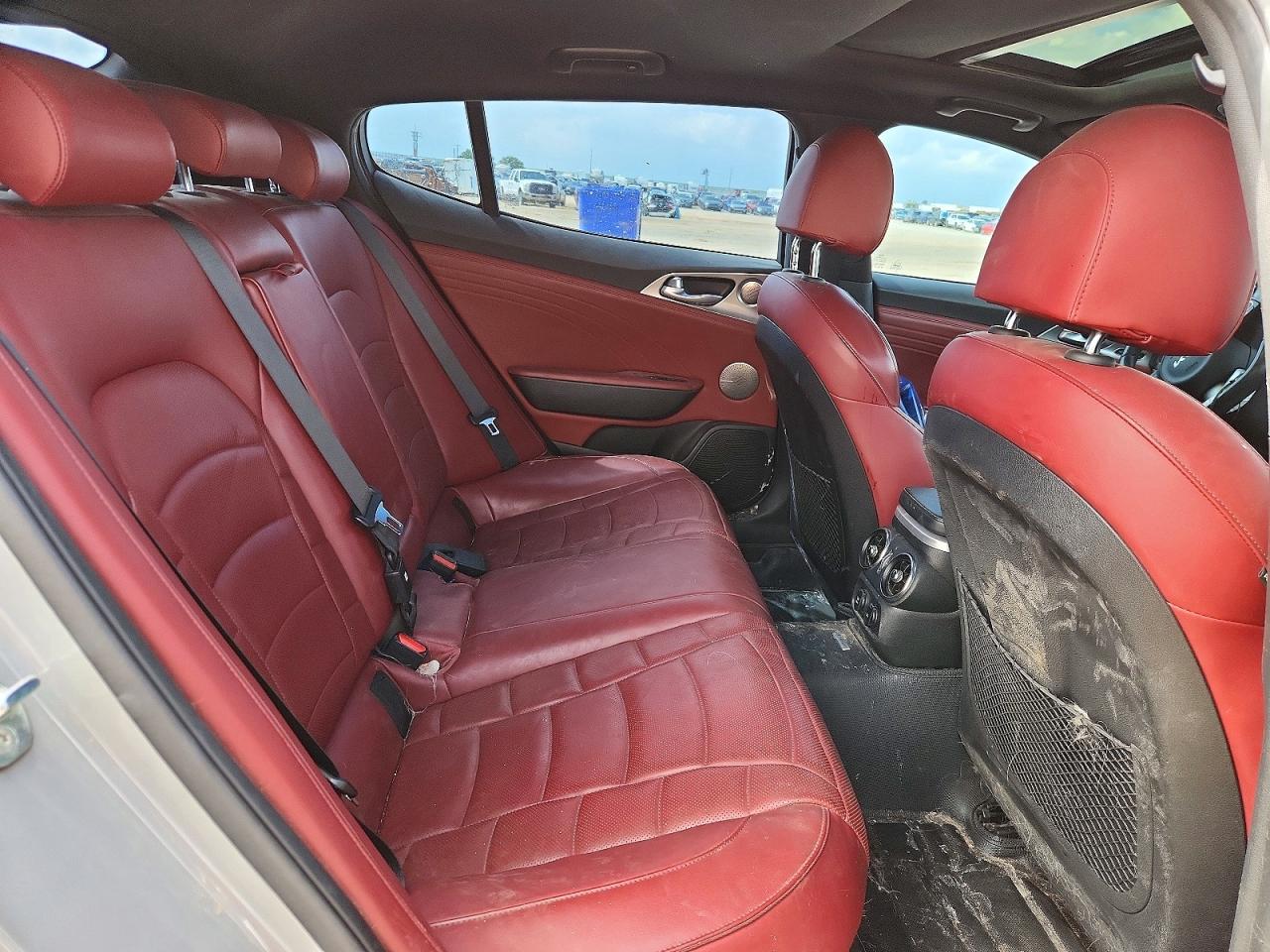 2022 KIA STINGER