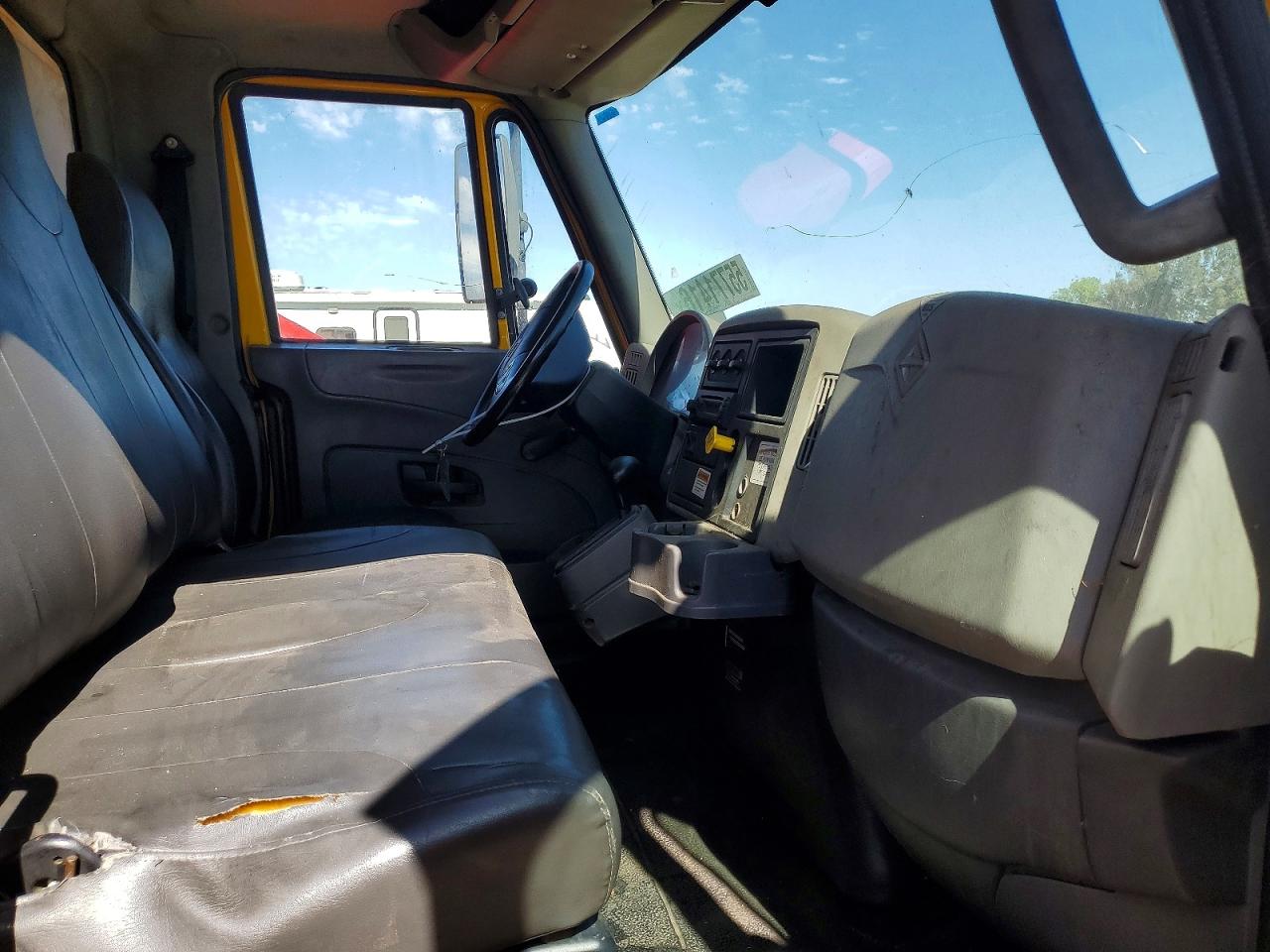 2013 INTERNATIONAL 4000 SERIE