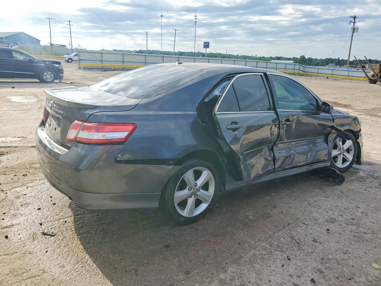 2011 TOYOTA CAMRY