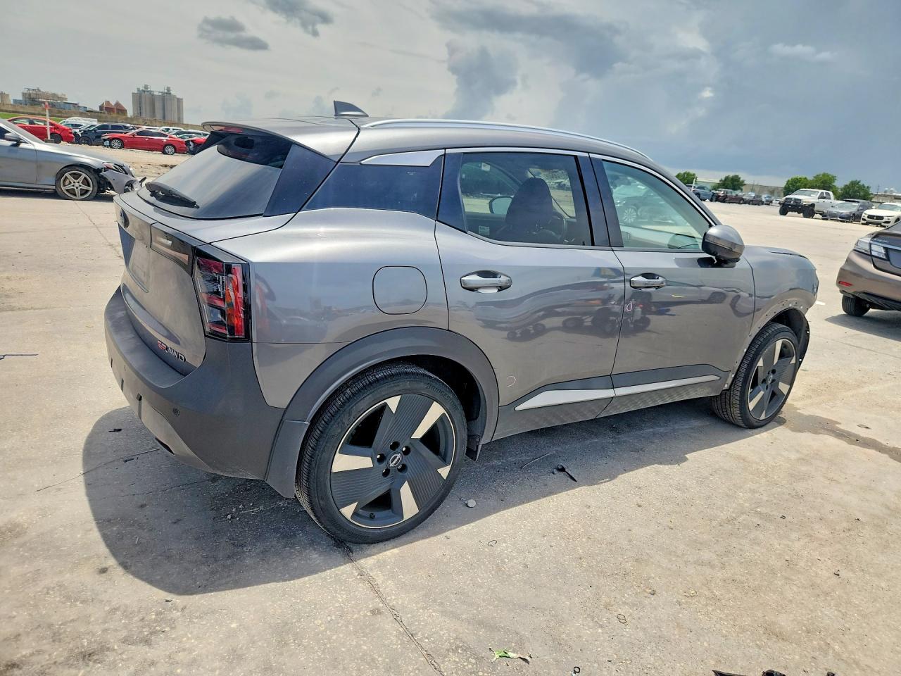 2025 NISSAN KICKS