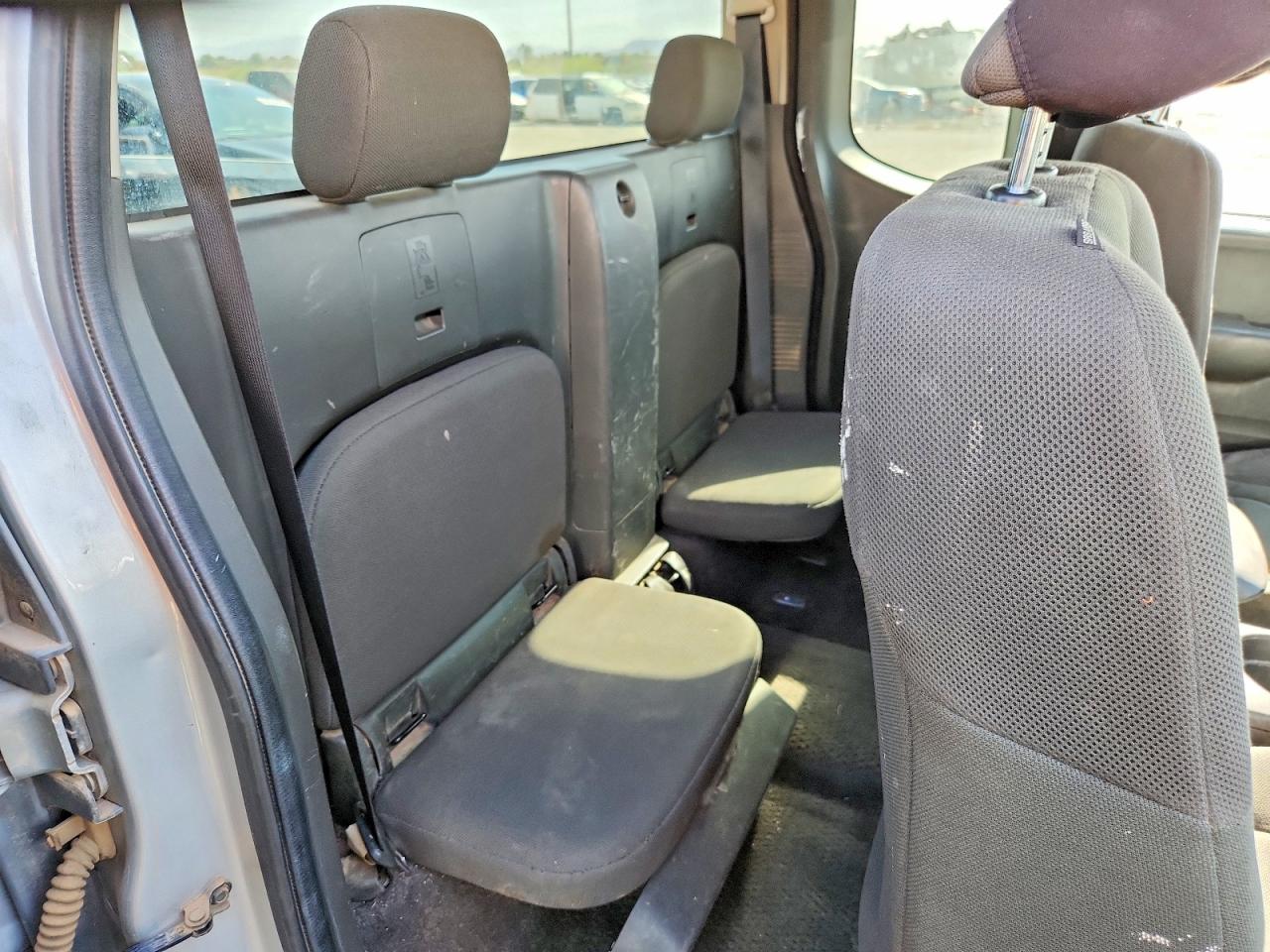 2016 NISSAN FRONTIER