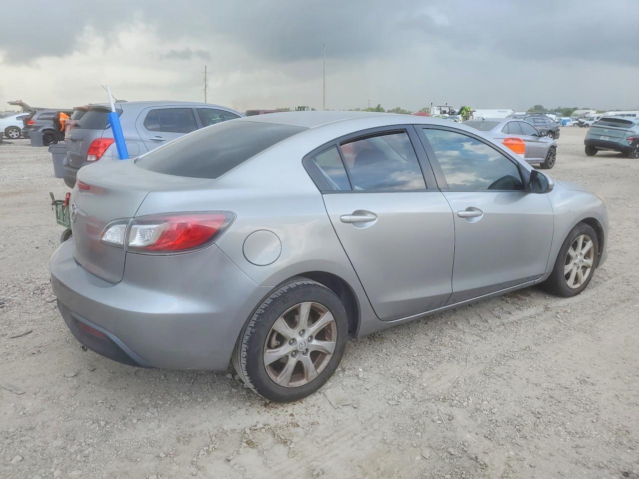 2010 MAZDA 3