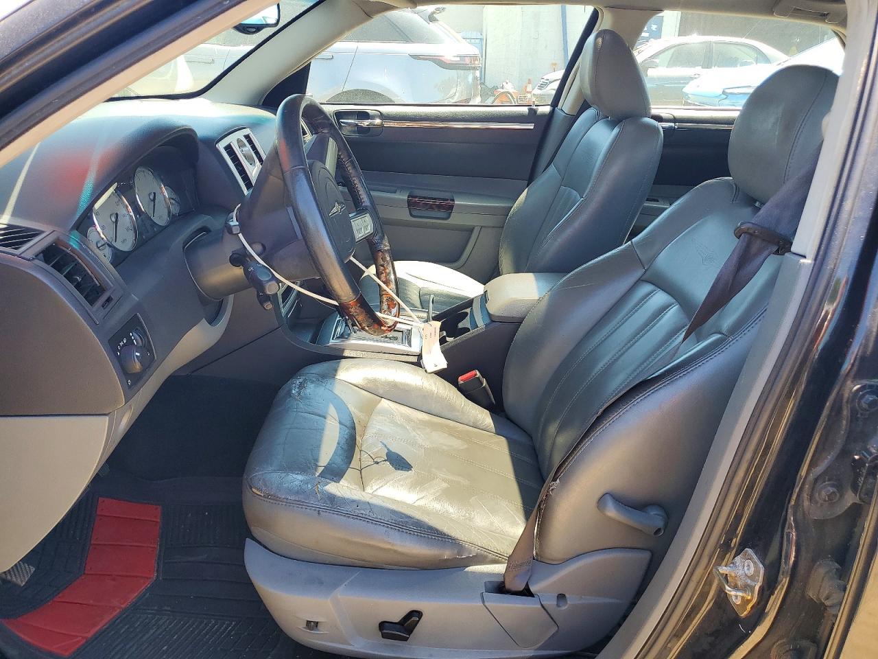 2005 CHRYSLER 300