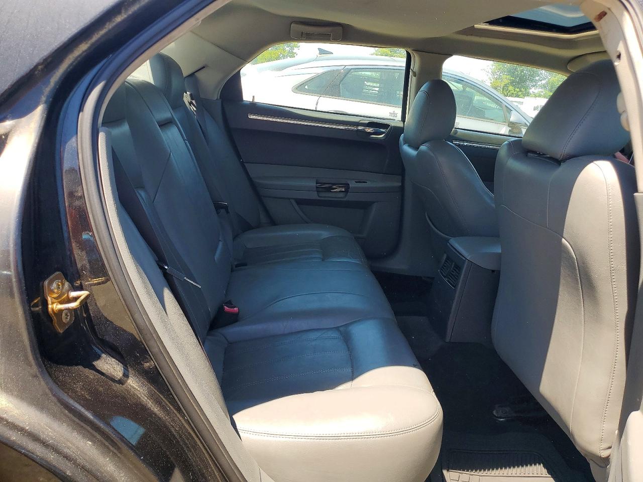 2005 CHRYSLER 300