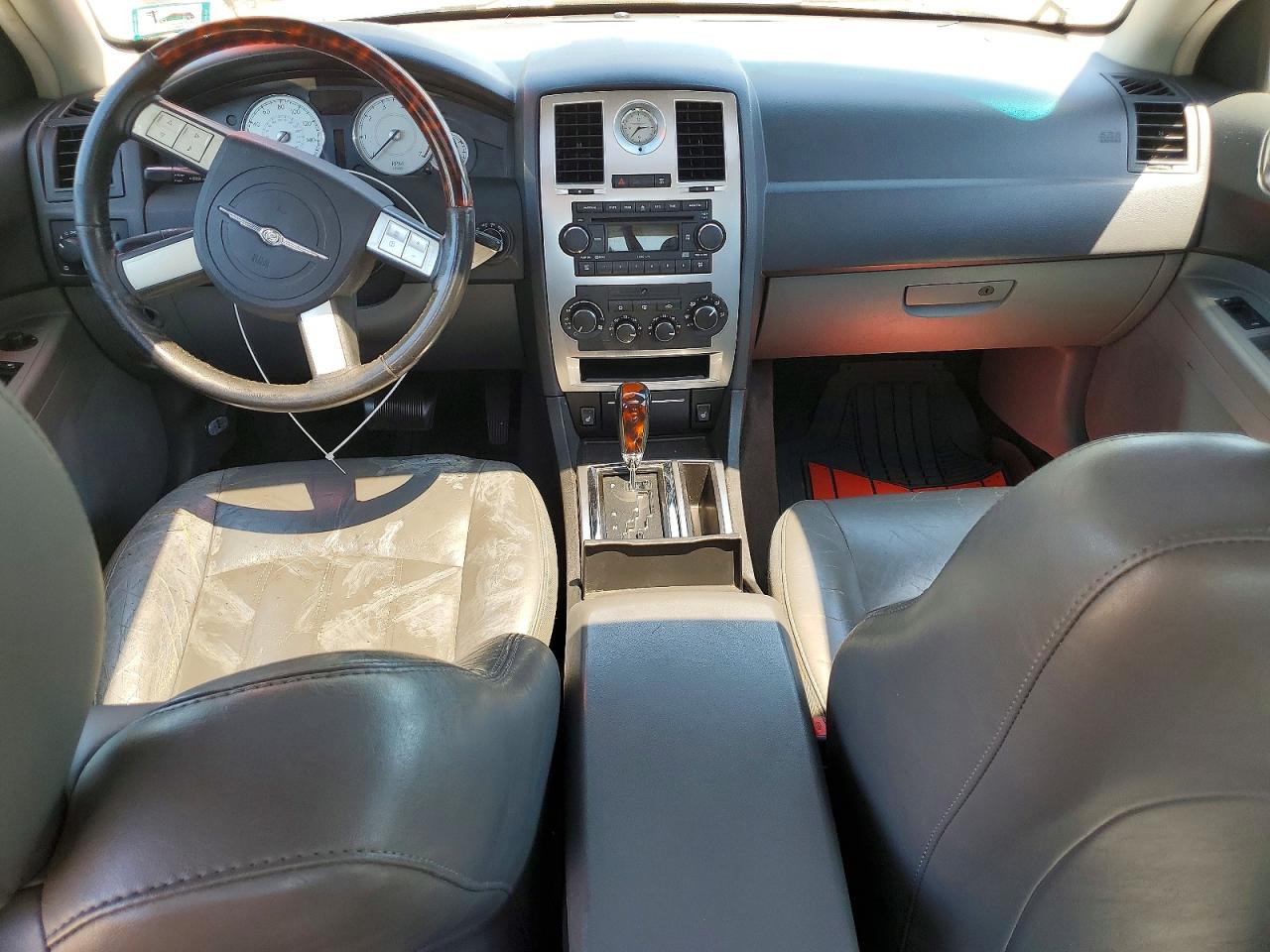 2005 CHRYSLER 300