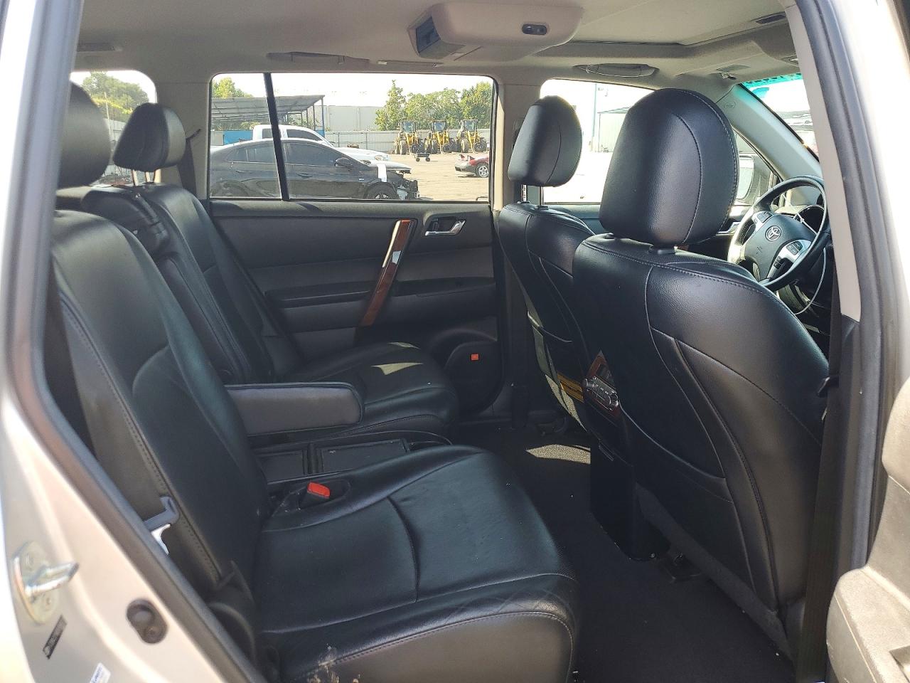 2011 TOYOTA HIGHLANDER