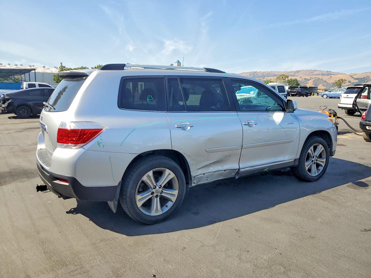 2011 TOYOTA HIGHLANDER
