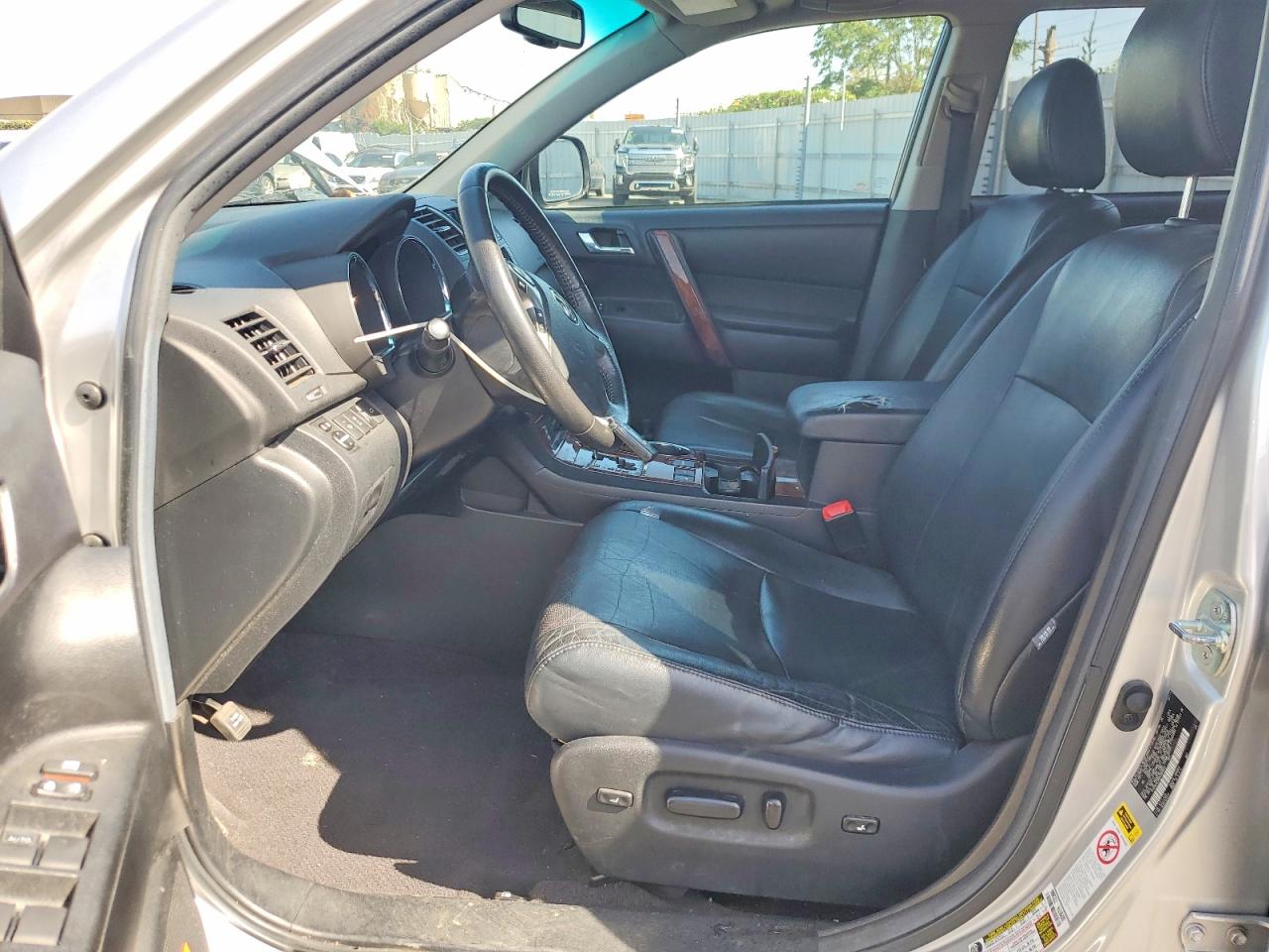 2011 TOYOTA HIGHLANDER