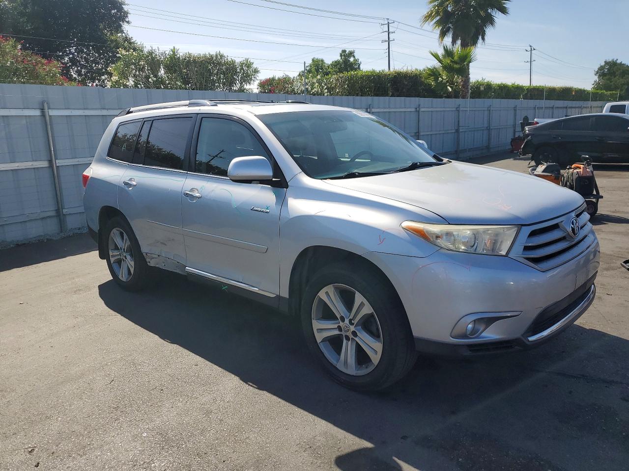 2011 TOYOTA HIGHLANDER