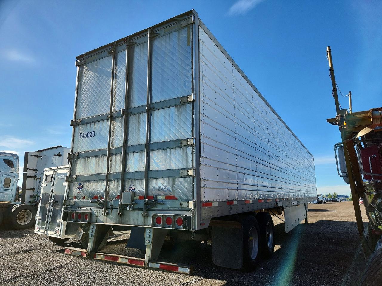2012 00N2 REEFER VAN