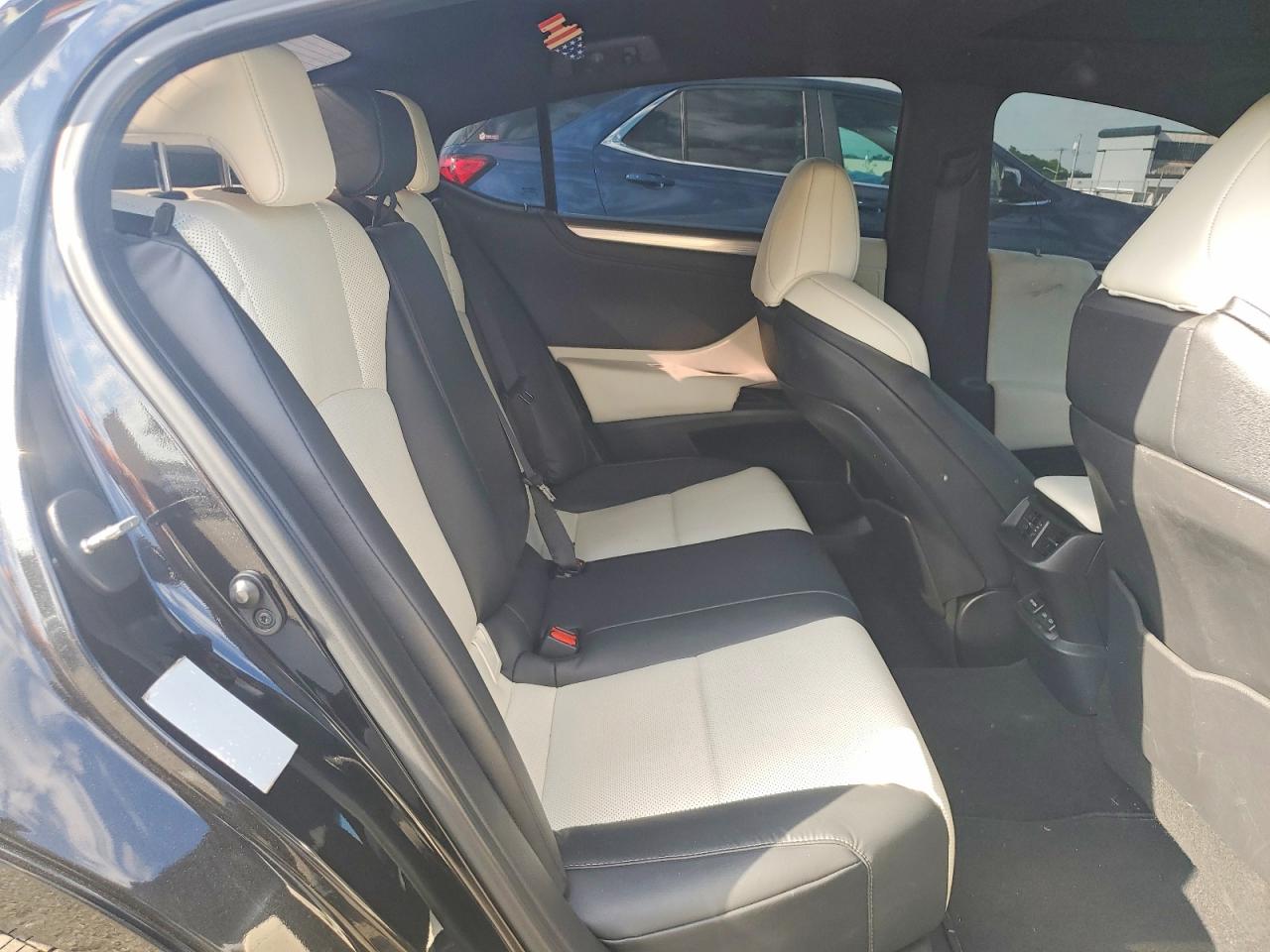 2025 LEXUS ES350