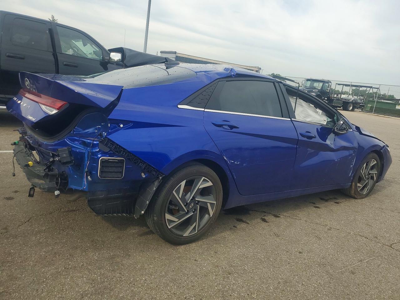 2024 HYUNDAI ELANTRA