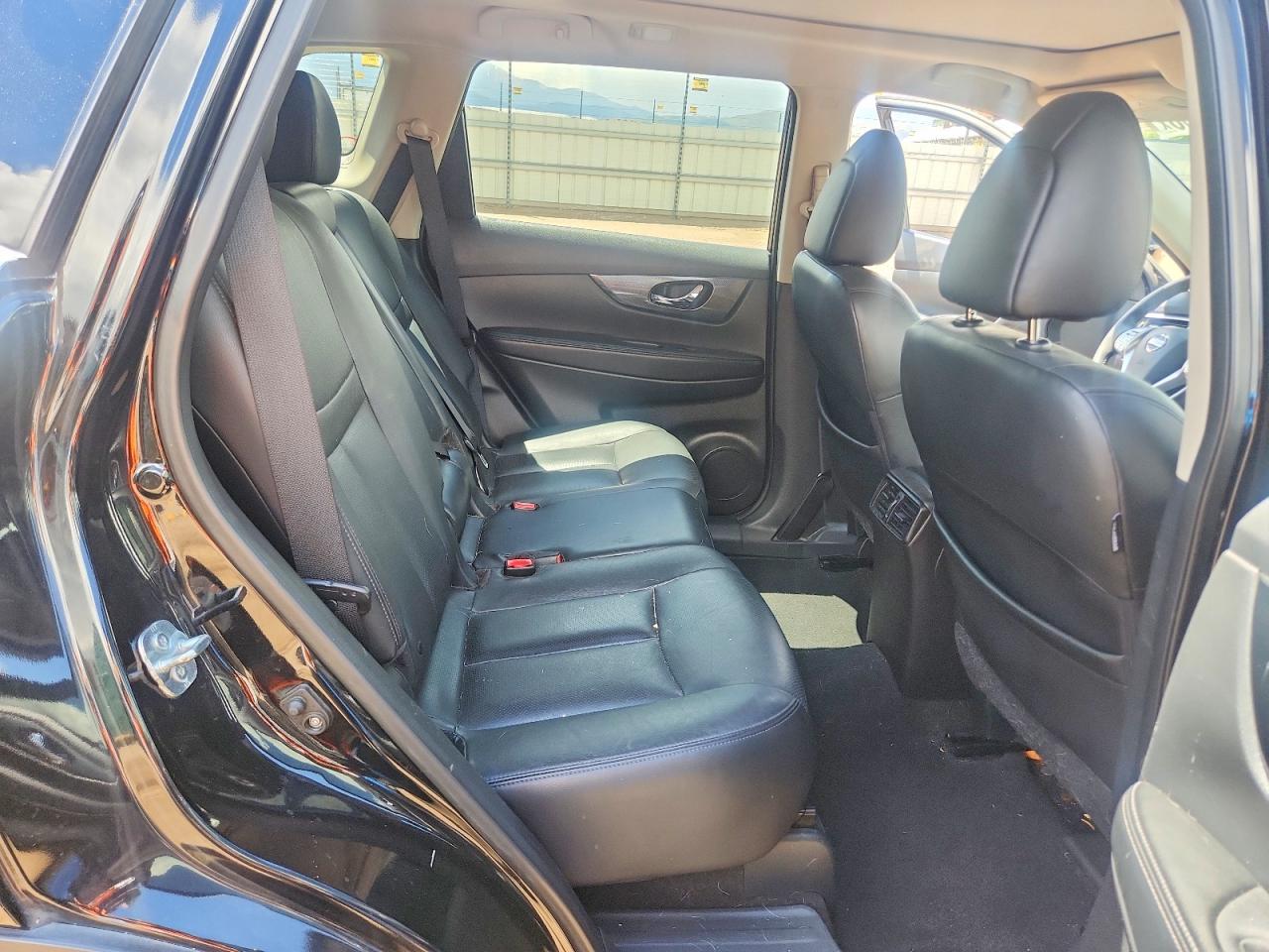 2015 NISSAN ROGUE