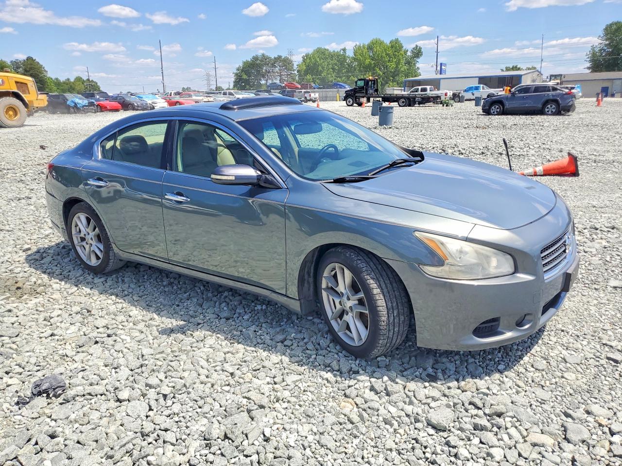 2011 NISSAN MAXIMA