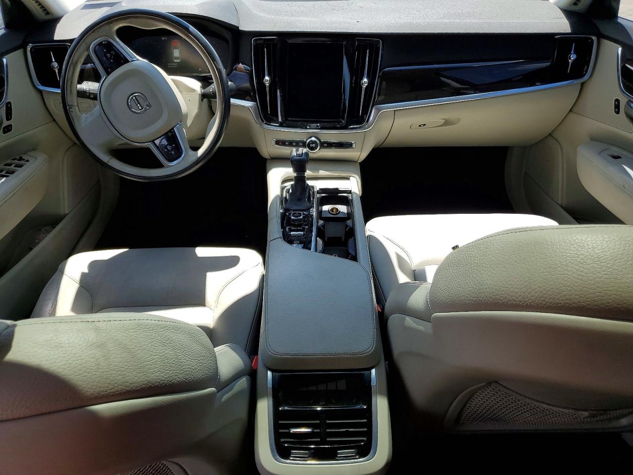 2017 VOLVO S90