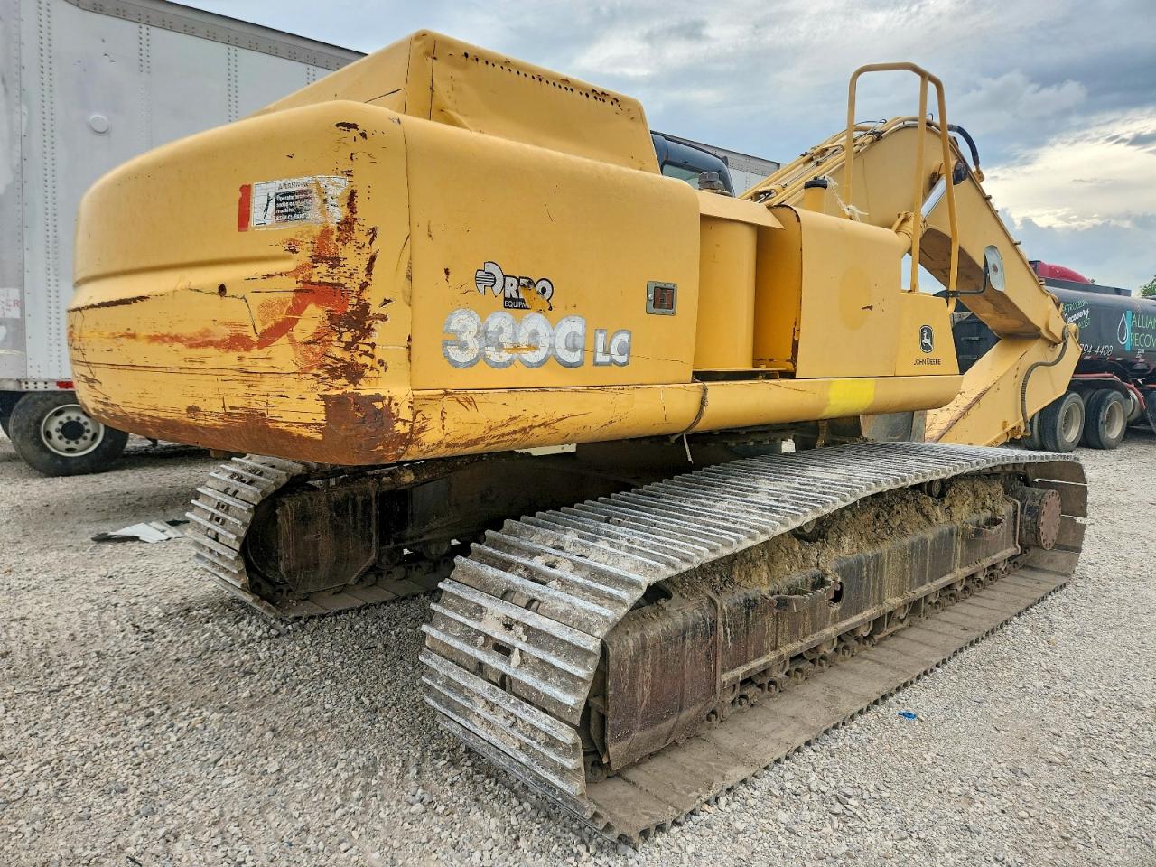2005 JOHN DEERE 330