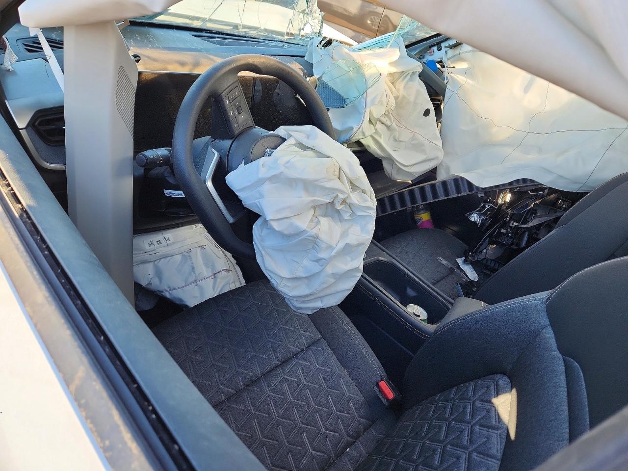 2025 NISSAN KICKS