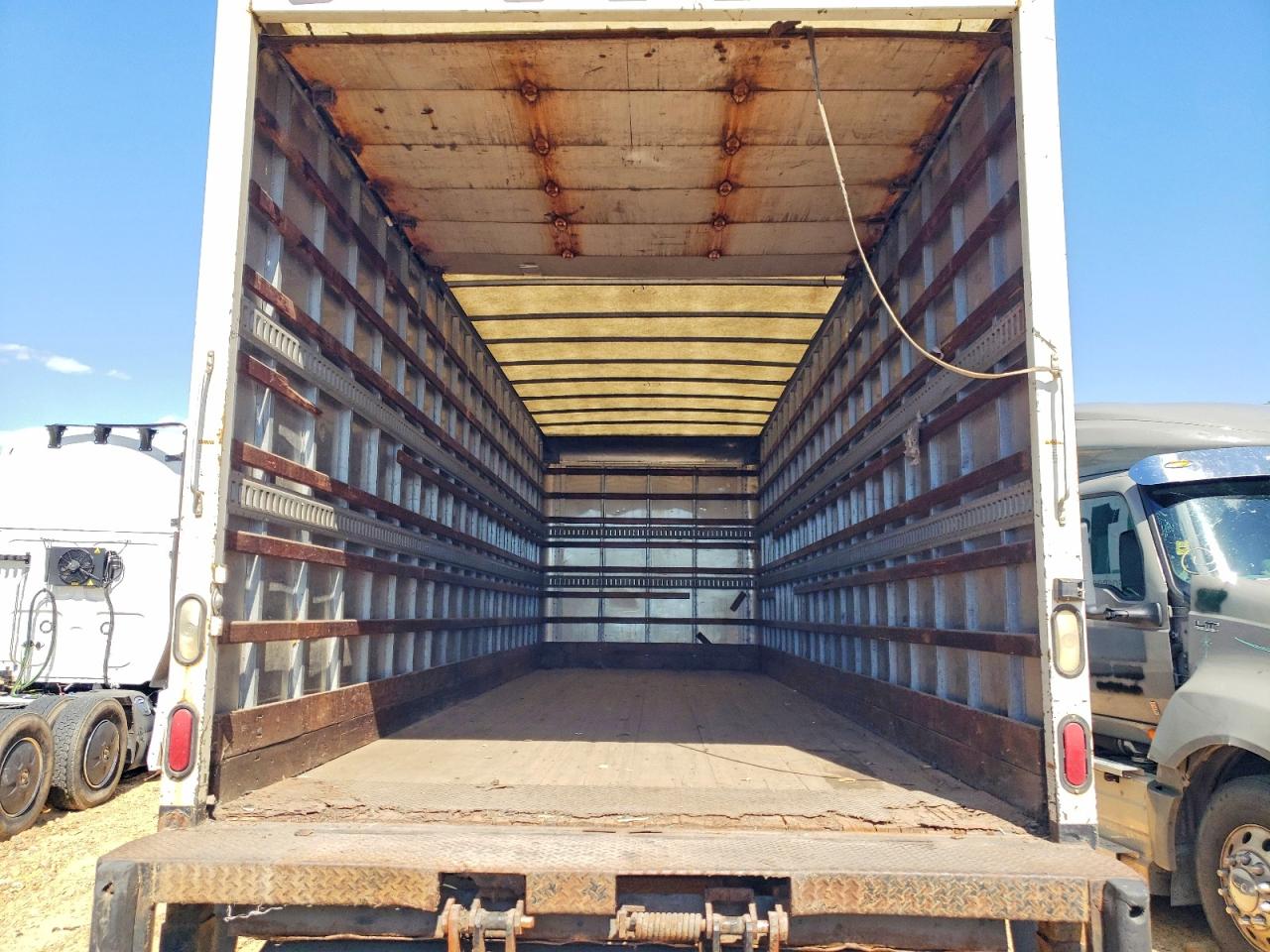 2006 INTERNATIONAL 4000 SERIE