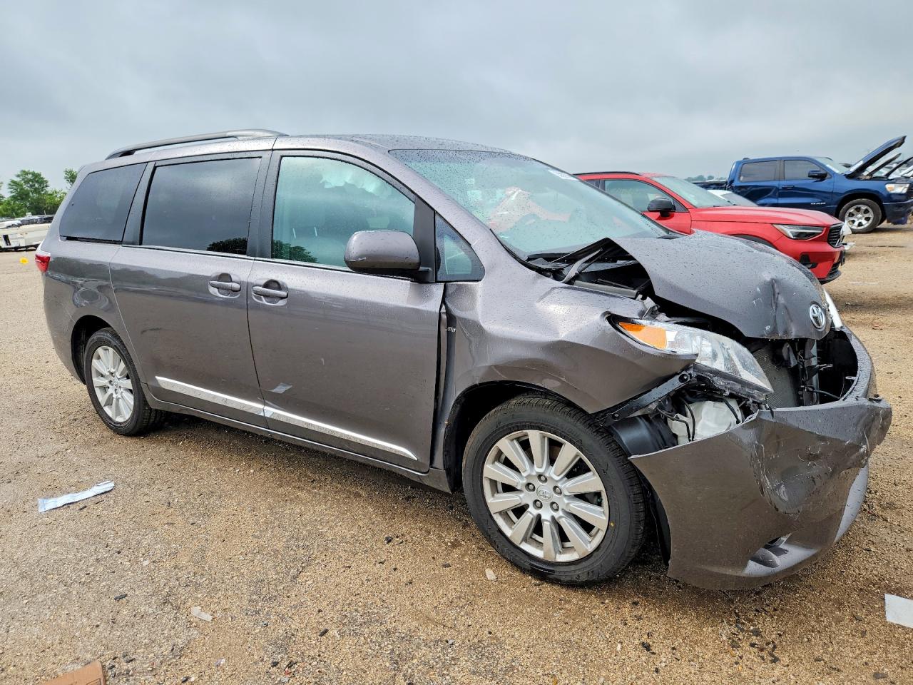 2017 TOYOTA SIENNA