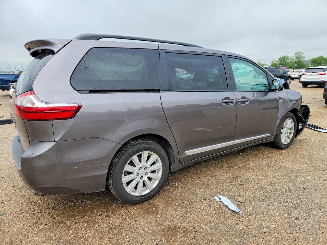 2017 TOYOTA SIENNA