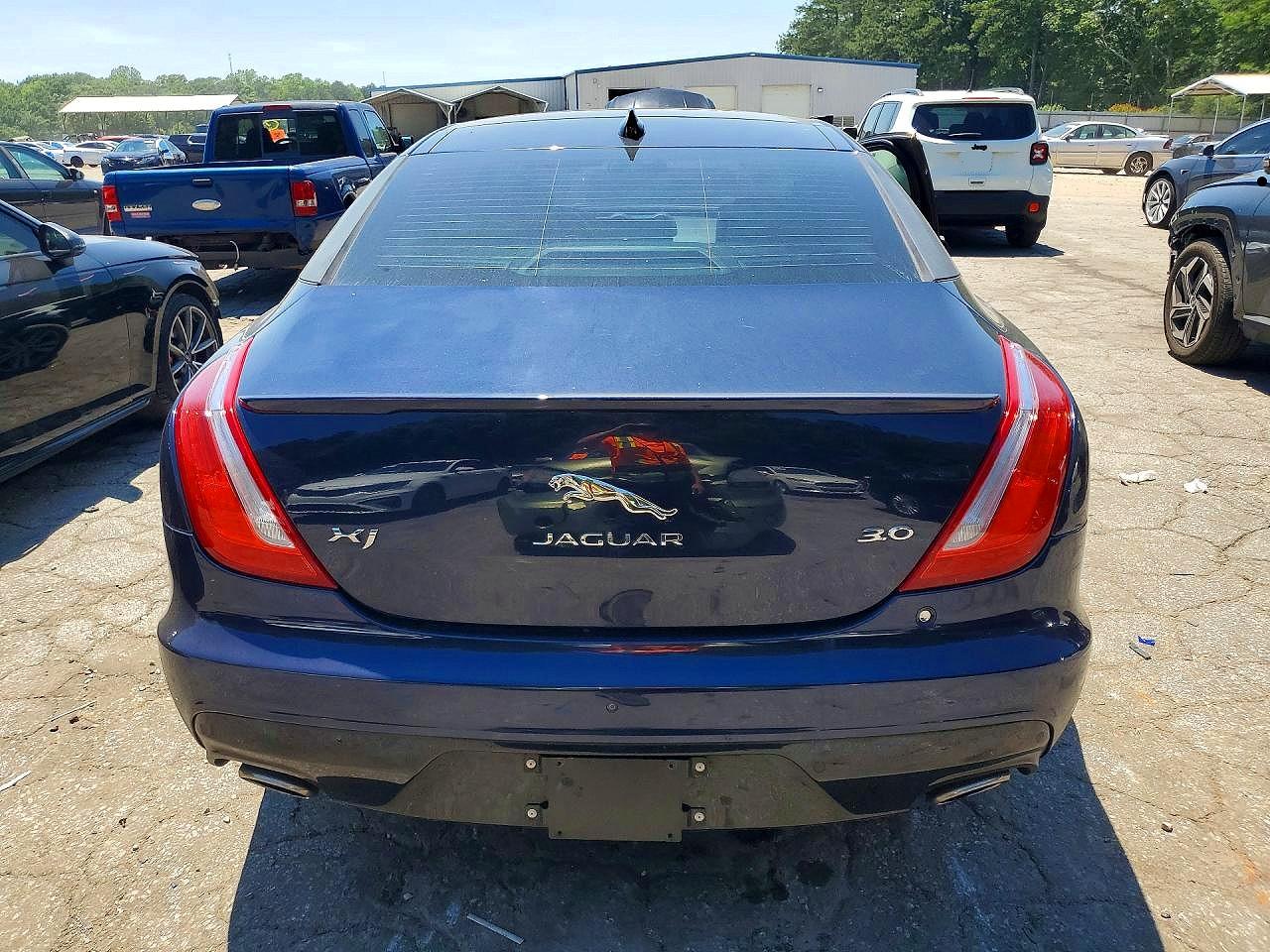 2017 JAGUAR XJ