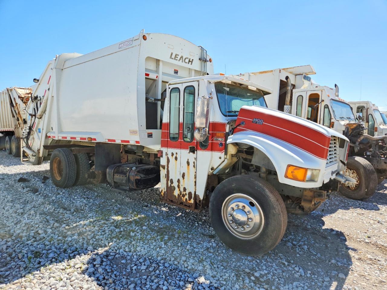 1996 INTERNATIONAL 4000 SERIE