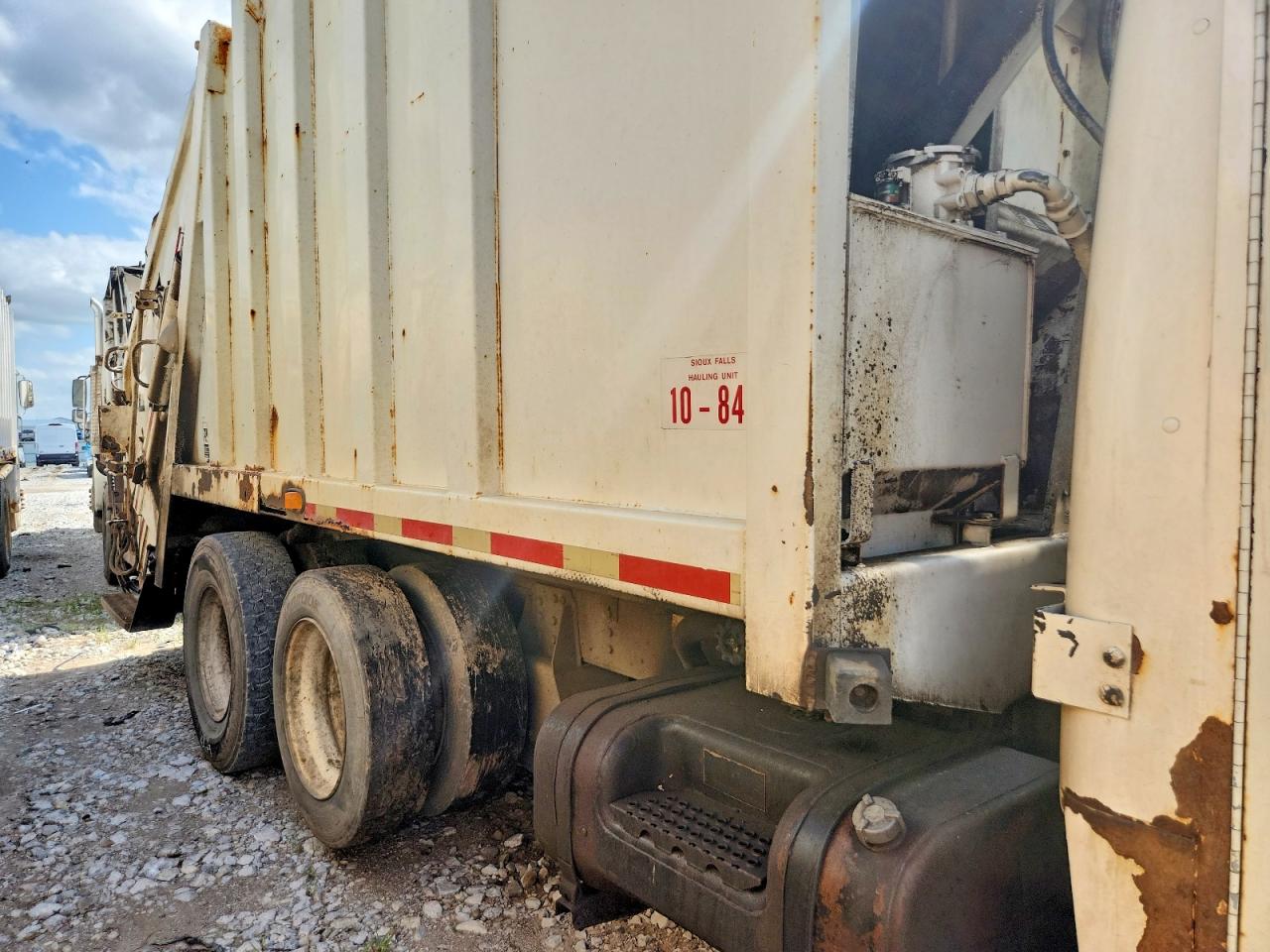 1998 INTERNATIONAL 4000 SERIE
