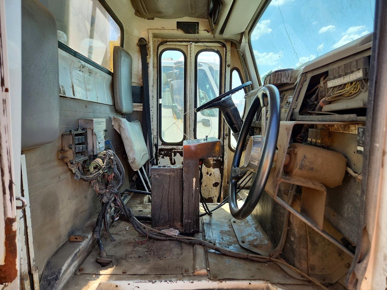 1998 INTERNATIONAL 4000 SERIE