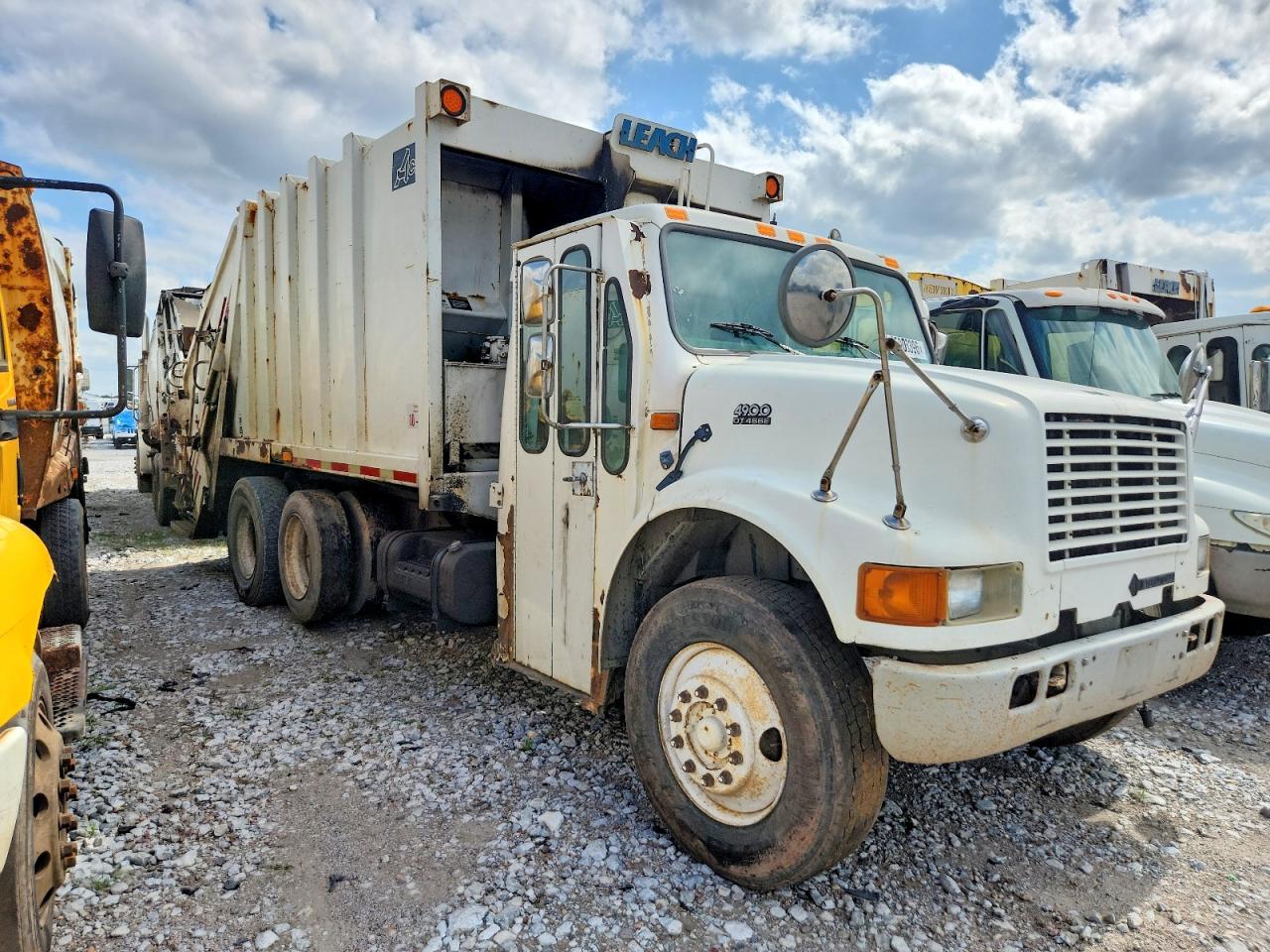 1998 INTERNATIONAL 4000 SERIE