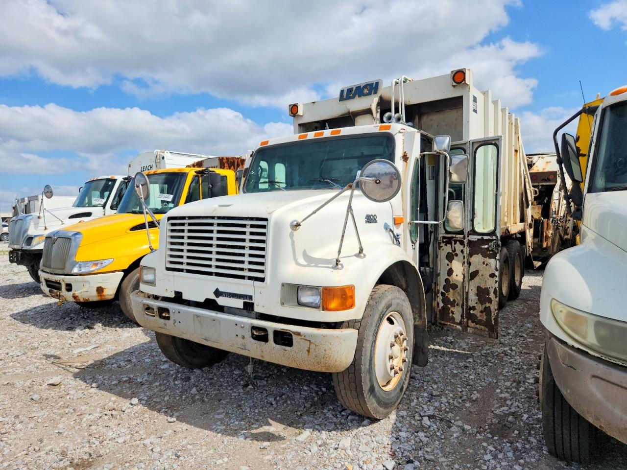 1998 INTERNATIONAL 4000 SERIE