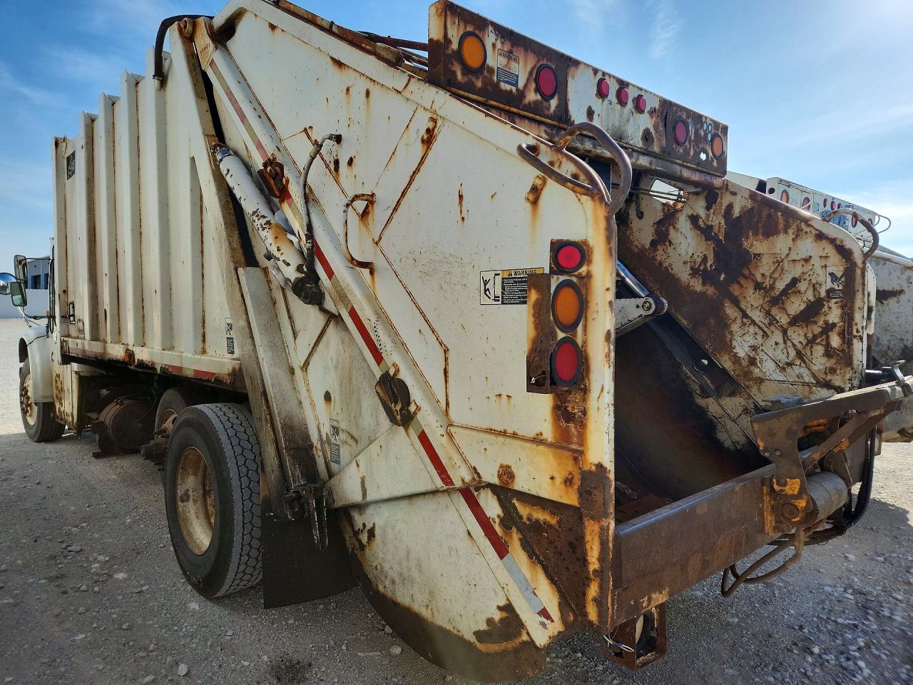 1998 INTERNATIONAL 4000 SERIE