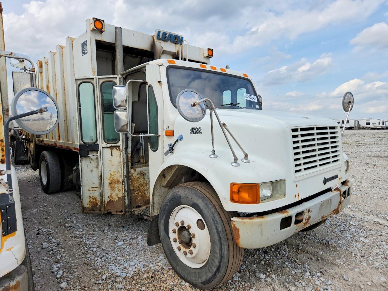 1998 INTERNATIONAL 4000 SERIE
