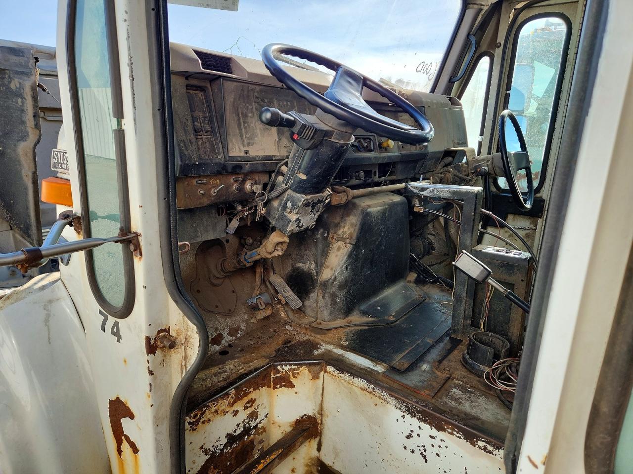 1998 INTERNATIONAL 4000 SERIE