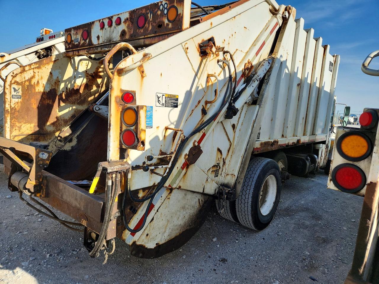 1998 INTERNATIONAL 4000 SERIE