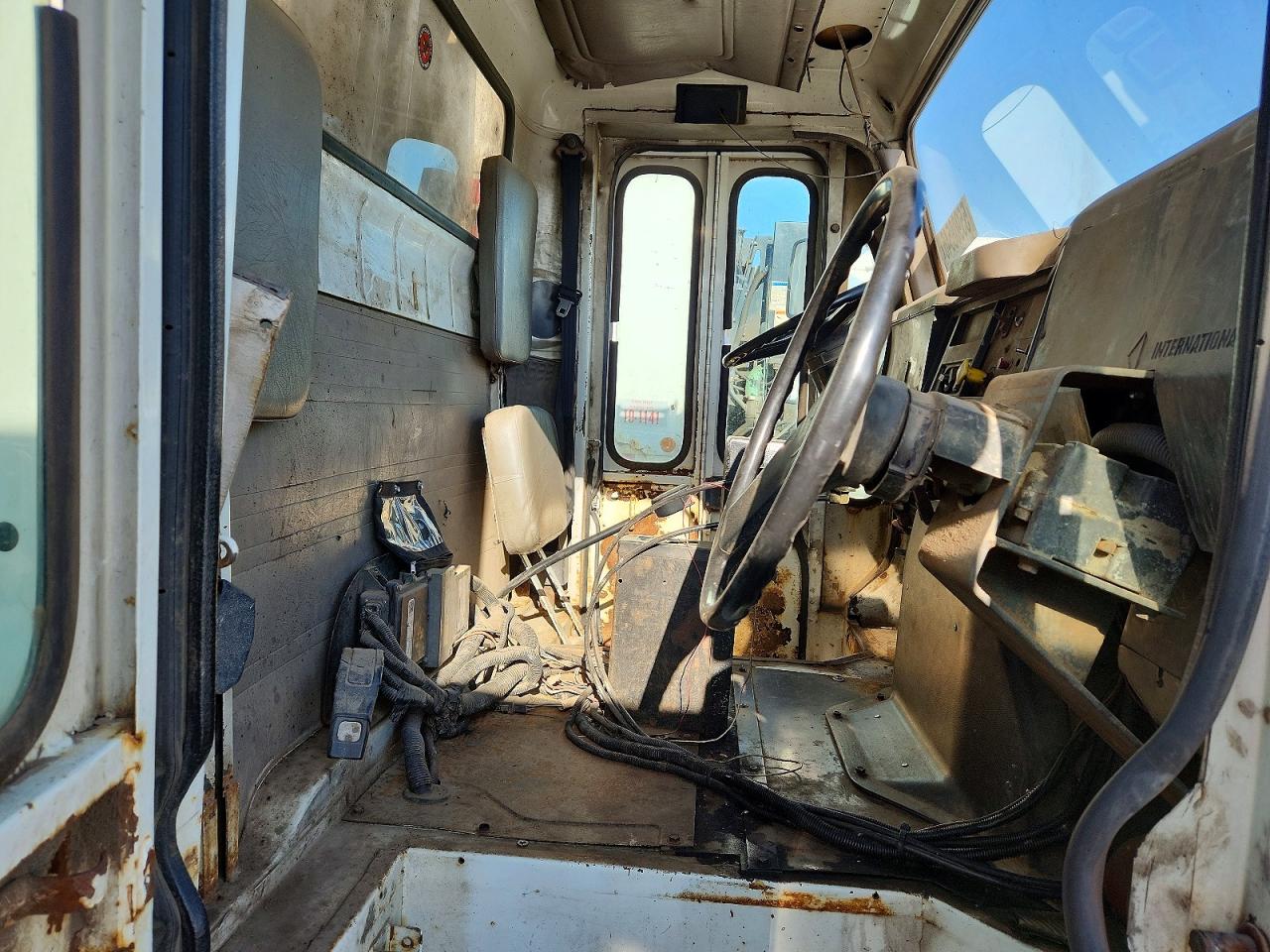 1998 INTERNATIONAL 4000 SERIE
