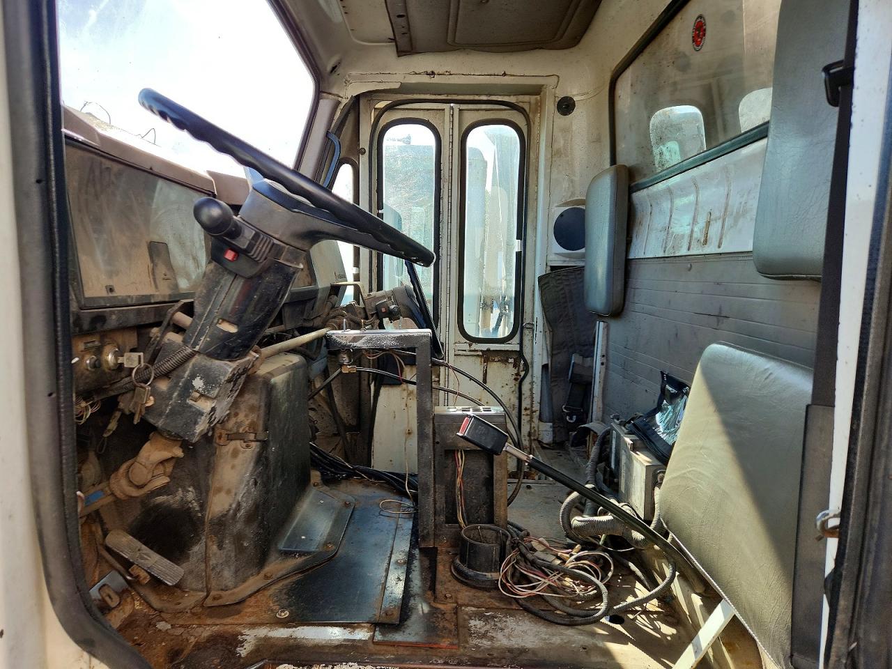 1998 INTERNATIONAL 4000 SERIE