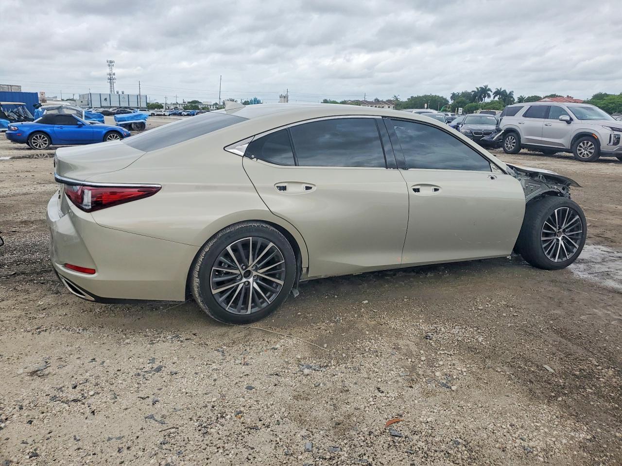 2025 LEXUS ES350