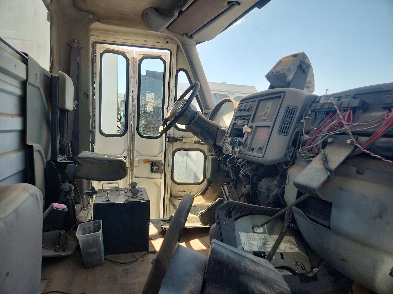 2006 INTERNATIONAL 4000 SERIE