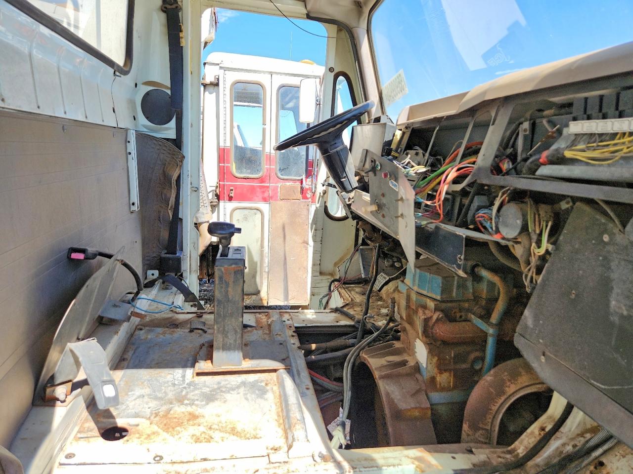 1998 INTERNATIONAL 4000 SERIE