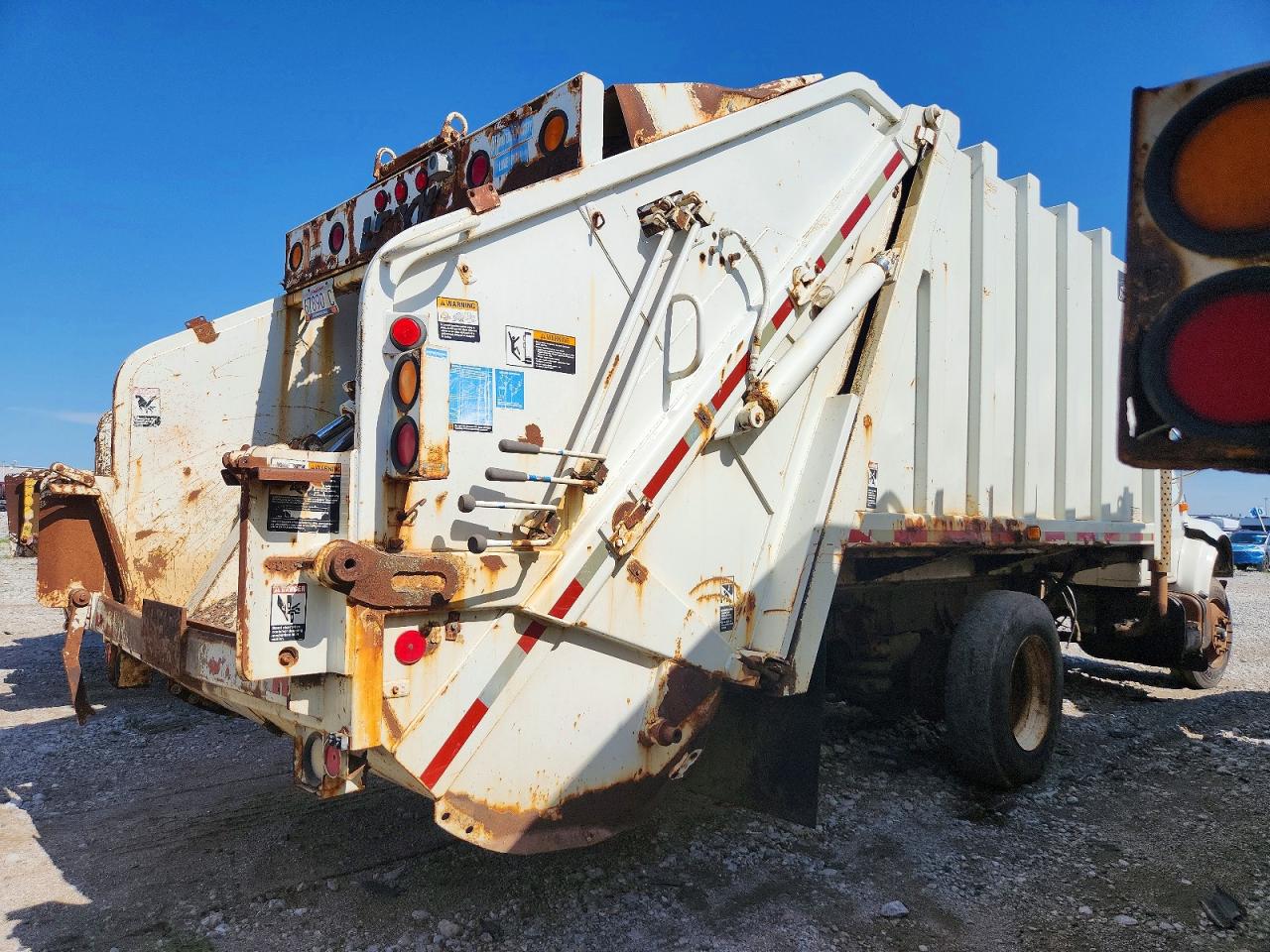 1999 INTERNATIONAL 4000 SERIE
